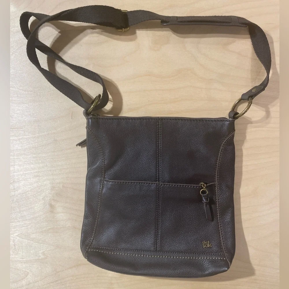 The Sak Stylish Black Leather Crossbody Bag (QM)